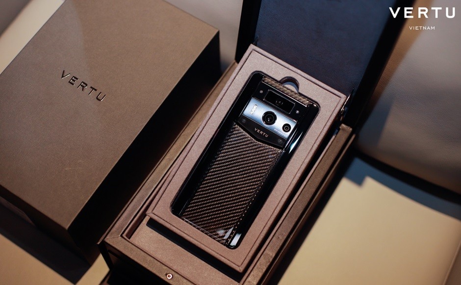 Người dùng tá hỏa cầu cứu Vertu Việt Nam khi điện thoại trăm triệu bỗng thành "cục gạch" Người dùng tá hỏa cầu cứu Vertu Việt Nam khi điện thoại trăm triệu bỗng thành "cục gạch"