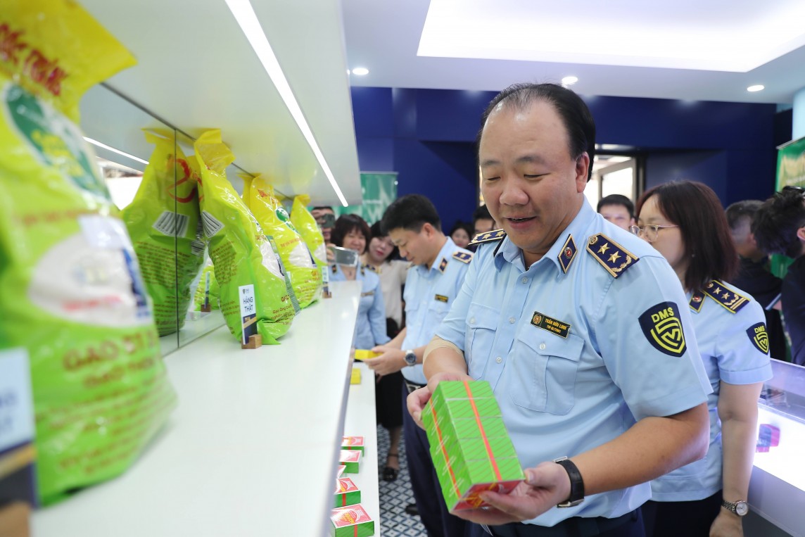 Bánh cốm Nguyên Ninh bị làm giả ngay trên "sân nhà" Bánh cốm Nguyên Ninh bị làm giả ngay trên "sân nhà"