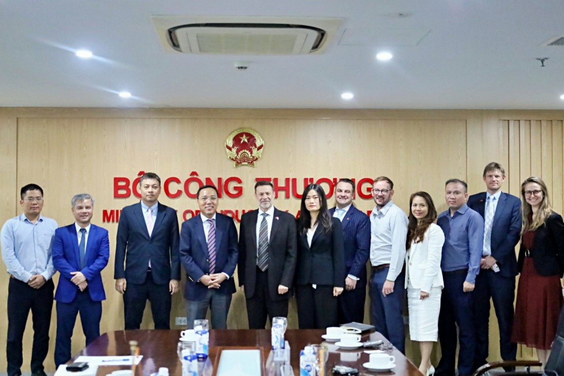 Thứ trưởng Nguyễn Hoàng Long tiếp Đại sứ Australia tại Việt Nam
