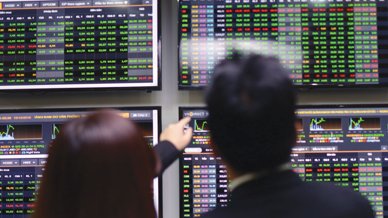 Chứng khoán tuần qua: VN-Index giữ sắc xanh, nhóm dầu khí, ngân hàng… nổi bật đóng góp cho sự phục hồi