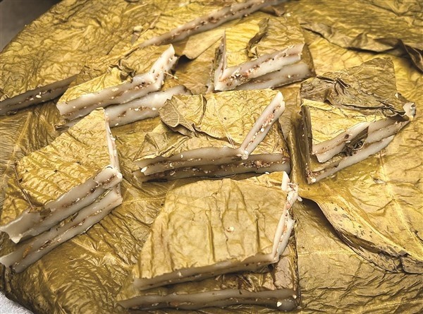 Bánh trứng kiến là món ăn độc đáo của người dân Cao Bằng. Ảnh báo Cao Bằng Bánh trứng kiến là món ăn độc đáo của người dân Cao Bằng. Ảnh báo Cao Bằng