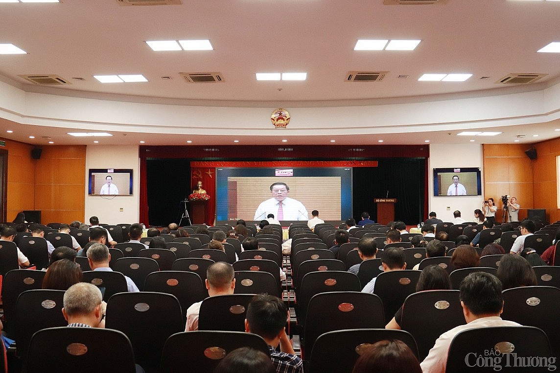 Cán bộ, đảng viên cần chuẩn mực đạo đức gì? Cán bộ, đảng viên cần chuẩn mực đạo đức gì?