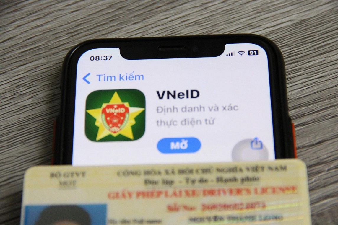 Từ 1/8, công dân có thể bấm biển số trên VNeID khi đăng ký xe lần đầu đối với xe sản xuất, lắp ráp trong nước. Từ 1/8, công dân có thể bấm biển số trên VNeID khi đăng ký xe lần đầu đối với xe sản xuất, lắp ráp trong nước.