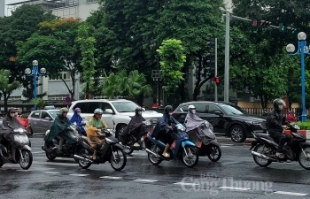 Hà Nội đang mưa dông, đề phòng ngập úng cục bộ