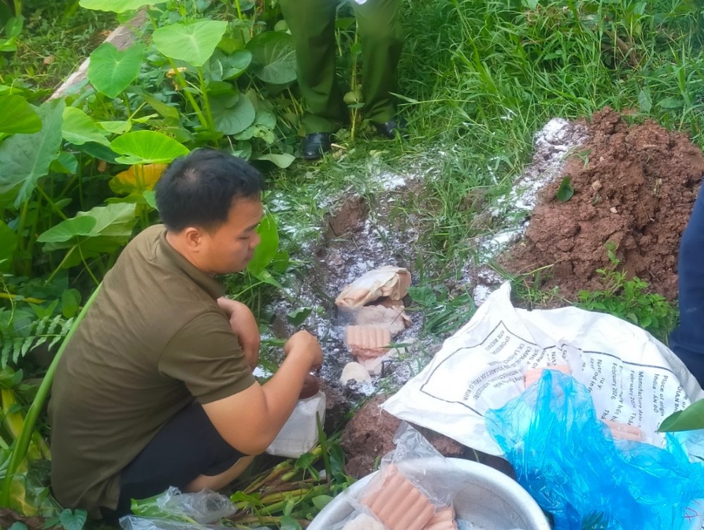 Hà Nam phát hiện 73kg mề gà, xúc xích lợn, tai lợn, đuôi lợn không rõ nguồn gốc Hà Nam phát hiện 73kg mề gà, xúc xích lợn, tai lợn, đuôi lợn không rõ nguồn gốc