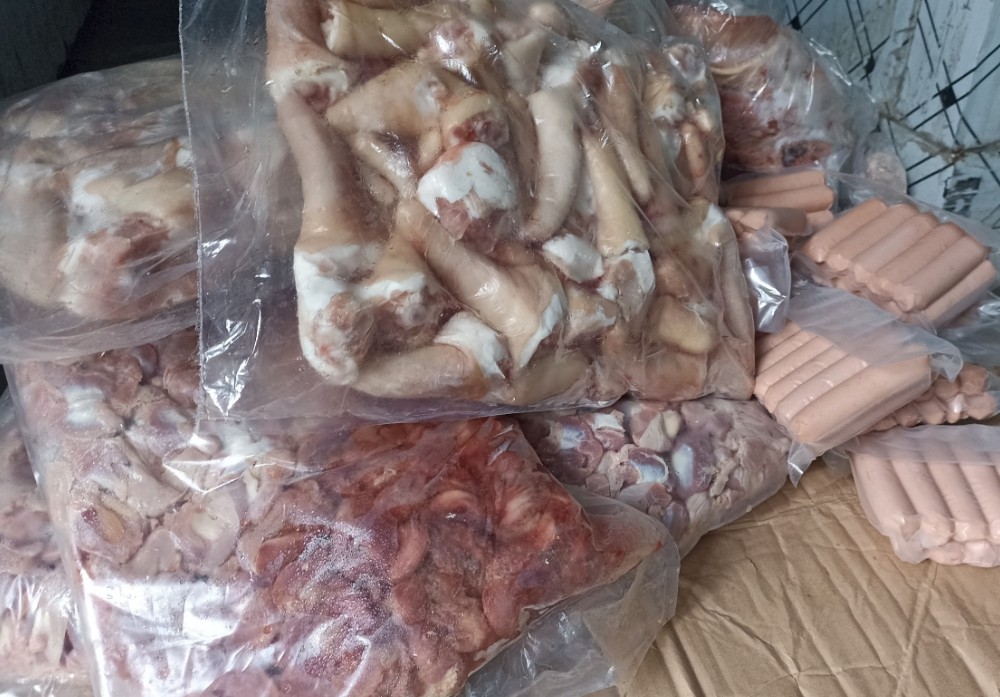 Hà Nam phát hiện 73kg mề gà, xúc xích lợn, tai lợn, đuôi lợn không rõ nguồn gốc Hà Nam phát hiện 73kg mề gà, xúc xích lợn, tai lợn, đuôi lợn không rõ nguồn gốc