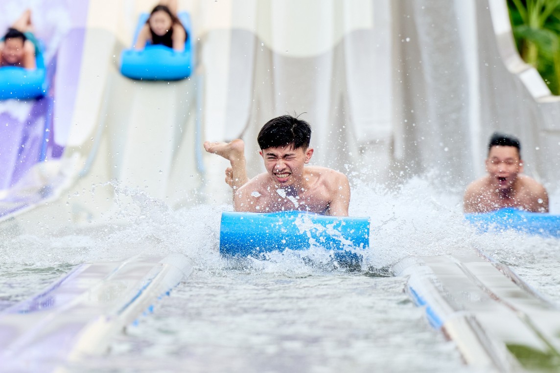 Du khách trải nghiệm Sun World Sam Son Du khách trải nghiệm Sun World Sam Son