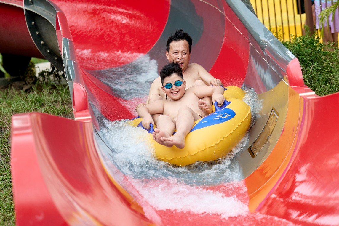 Du khách hào hứng với các trò chơi tại công viên nước Sun World Sam Son Du khách hào hứng với các trò chơi tại công viên nước Sun World Sam Son
