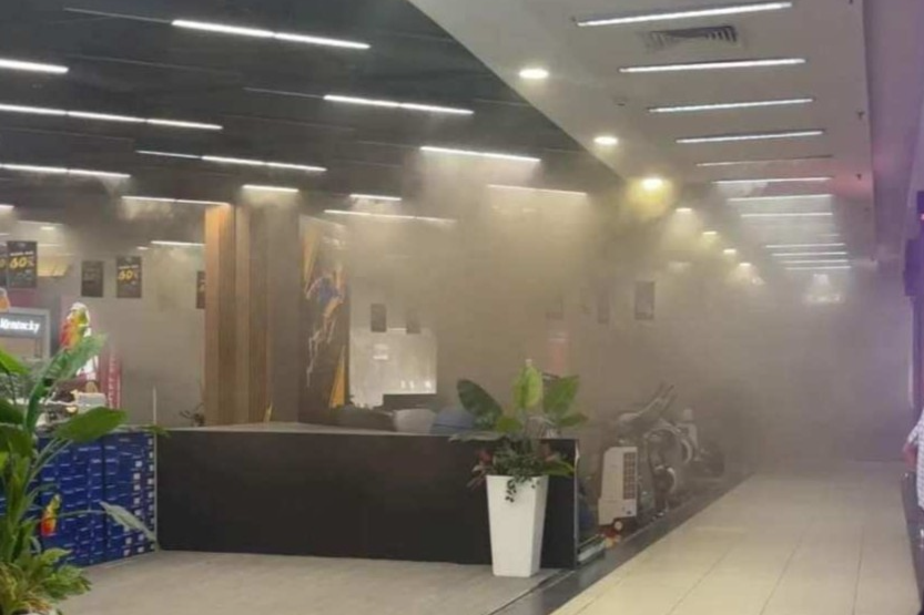 Cháy Bic C Thăng Long gần như tê liệt: Nhân viên siêu thị 'đuổi thằng khách này ra ngoài' Cháy Bic C Thăng Long gần như tê liệt: Nhân viên siêu thị 'đuổi thằng khách này ra ngoài'