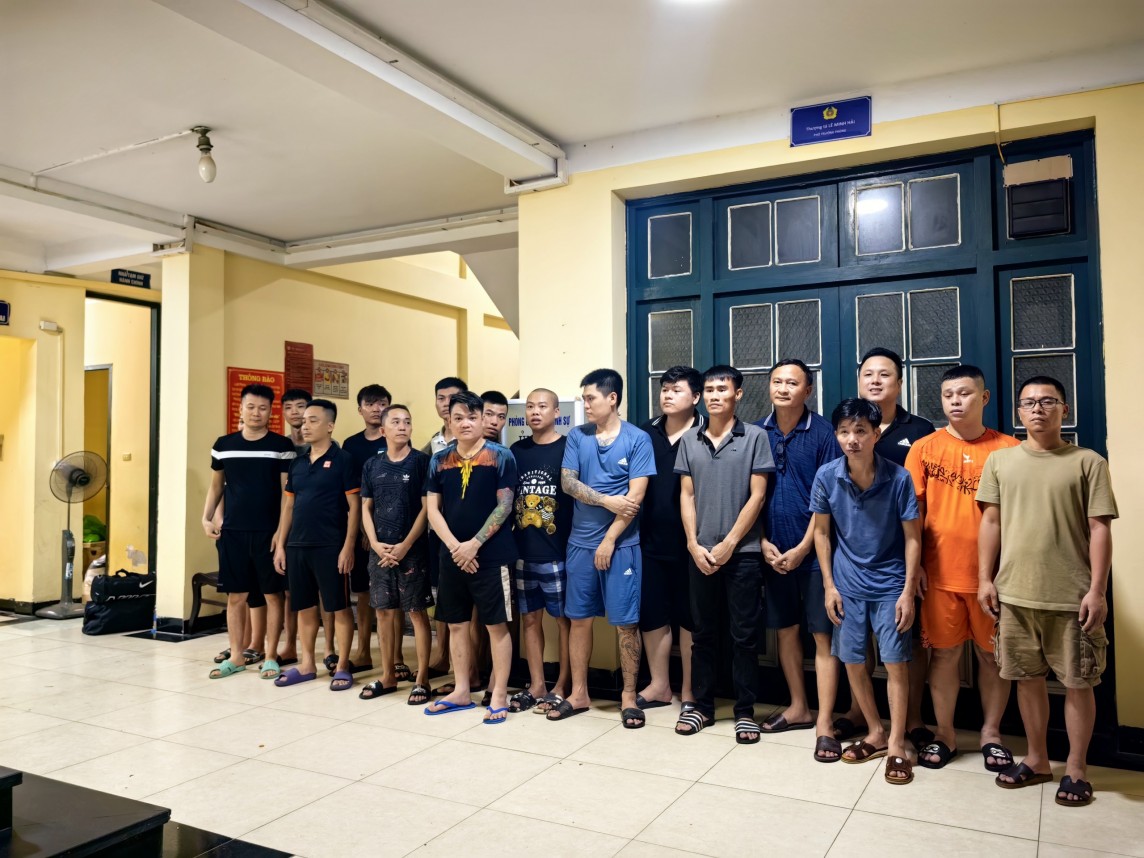 Công an Hà Nội triệt xoá đường dây cá độ bóng đá, lô, đề giao dịch đến 500 tỷ đồng. (Ảnh: anninhthudo.vn) Công an Hà Nội triệt xoá đường dây cá độ bóng đá, lô, đề giao dịch đến 500 tỷ đồng. (Ảnh: anninhthudo.vn)