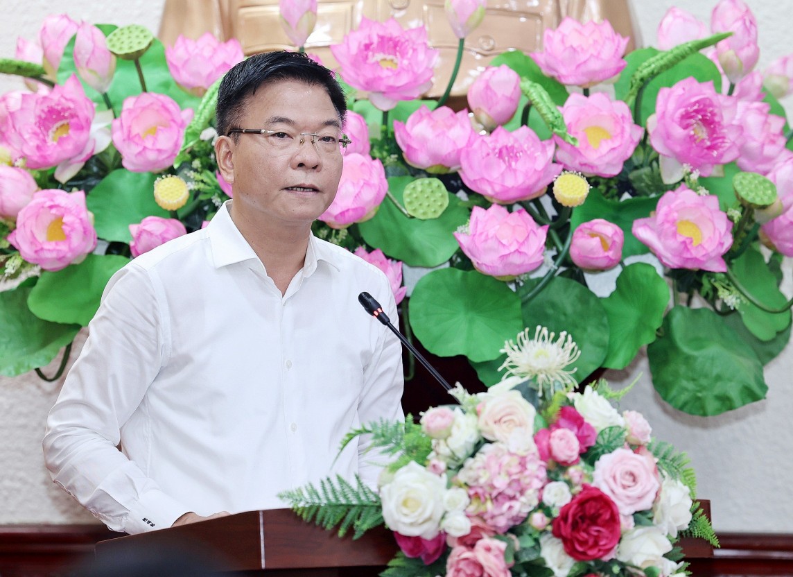 Phó Thủ tướng, Bộ trưởng Bộ Tư pháp Lê Thành Long đề nghị Bộ Tư pháp rà soát các chương trình, kế hoạch công tác, tập trung nguồn lực tổ chức triển khai hiệu quả các nhiệm vụ công tác tư pháp - Ảnh: VGP/Đức Tuân Phó Thủ tướng, Bộ trưởng Bộ Tư pháp Lê Thành Long đề nghị Bộ Tư pháp rà soát các chương trình, kế hoạch công tác, tập trung nguồn lực tổ chức triển khai hiệu quả các nhiệm vụ công tác tư pháp - Ảnh: VGP/Đức Tuân