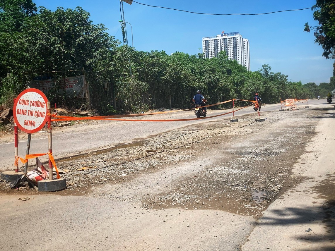 Đường gom Đại lộ Thăng Long: Chưa nhận được phản ánh của người dân về tình trạng ô nhiễm bụi Đường gom Đại lộ Thăng Long: Chưa nhận được phản ánh của người dân về tình trạng ô nhiễm bụi