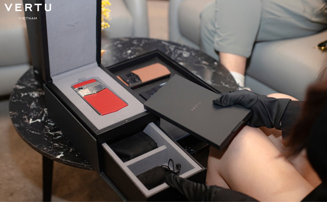 4 chiếc điện thoại Vertu khiến doanh nhân Việt đặc biệt ấn tượng khi chọn làm quà tặng 4 chiếc điện thoại Vertu khiến doanh nhân Việt đặc biệt ấn tượng khi chọn làm quà tặng