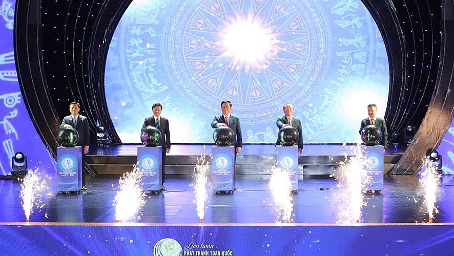 Liên hoan Phát thanh toàn quốc lần thứ XVI: 'Phát thanh Việt Nam - đa dạng trong chuyển đổi số' Liên hoan Phát thanh toàn quốc lần thứ XVI: 'Phát thanh Việt Nam - đa dạng trong chuyển đổi số'