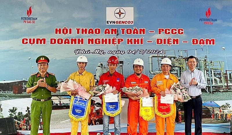 Trao giải Hội thao AT-PCCC Cụm doanh nghiệp Khí – Điện – Đạm năm 2024 Trao giải Hội thao AT-PCCC Cụm doanh nghiệp Khí – Điện – Đạm năm 2024