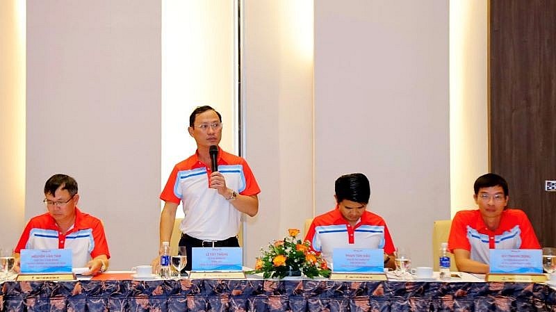 Ông Lê Tất Thắng - Bí thư Đảng ủy, Giám đốc PV GAS VUNG TAU phát biểu tại diễn đàn Ông Lê Tất Thắng - Bí thư Đảng ủy, Giám đốc PV GAS VUNG TAU phát biểu tại diễn đàn