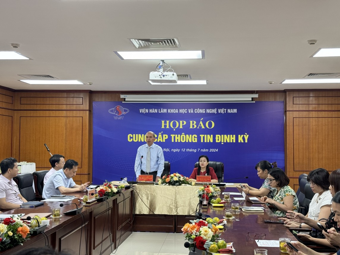 Ông Trần Tuấn Anh - Phó Chủ tịch Viện Hàn lâm Khoa học và Công nghệ Việt Nam phát biểu tại Họp báo. Ảnhh: Quỳnh Ngaa. Ông Trần Tuấn Anh - Phó Chủ tịch Viện Hàn lâm Khoa học và Công nghệ Việt Nam phát biểu tại Họp báo. Ảnhh: Quỳnh Ngaa.