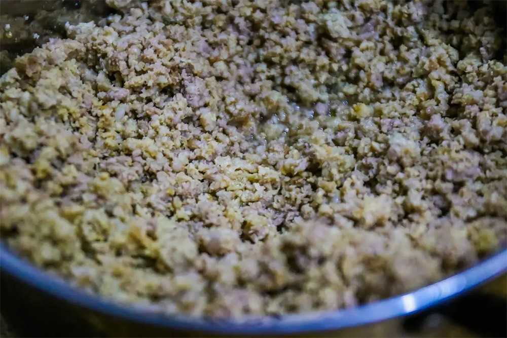 Thịt băm ăn kèm cháo ấu tẩu. Ảnh traveloka Thịt băm ăn kèm cháo ấu tẩu. Ảnh traveloka