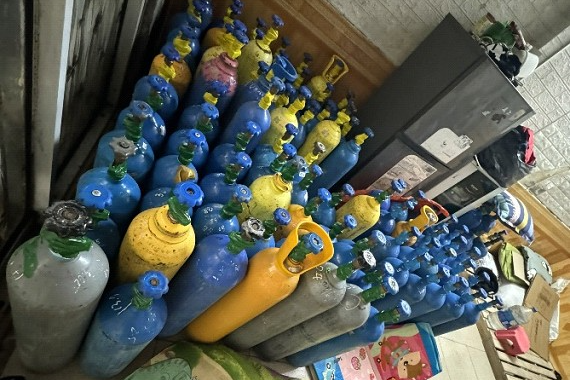 Khong bóng cười hơn 1000 vỏ bóng và bình khí được lực lượng chức năng triệt phá thông qua tin nhắn của người dân phản ánh qua nền tảng mạng xã hội (Ảnh: Công an Hà Nội) Khong bóng cười hơn 1000 vỏ bóng và bình khí được lực lượng chức năng triệt phá thông qua tin nhắn của người dân phản ánh qua nền tảng mạng xã hội (Ảnh: Công an Hà Nội)