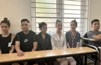 Hà Nội: Bắt quả tang 6 thanh niên nam, nữ 'hít ke' trong phòng trọ ở phường Liễu Giai