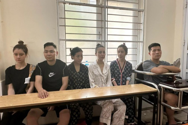 Công an Hà Nội phát hiện 6 đối tượng đang bay lắc trong phòng trọ ở quận Ba Đình (Ảnh: Công an Hà Nội). Công an Hà Nội phát hiện 6 đối tượng đang bay lắc trong phòng trọ ở quận Ba Đình (Ảnh: Công an Hà Nội).