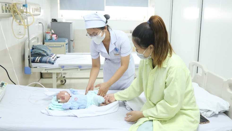 Chuyên gia khuyến cáo về cách cấp cứu sặc sữa trẻ sơ sinh Chuyên gia khuyến cáo về cách cấp cứu sặc sữa trẻ sơ sinh