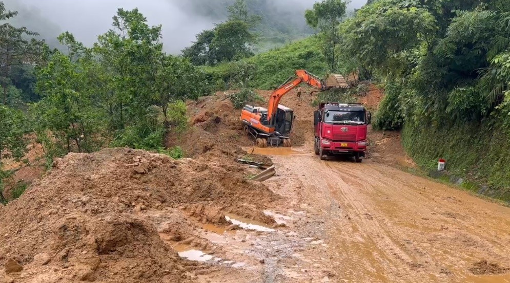 Cật nhật vụ sạt lở đất ở Hà Giang: 11 người tử vong, huy động 500 người tham gia tìm kiếm