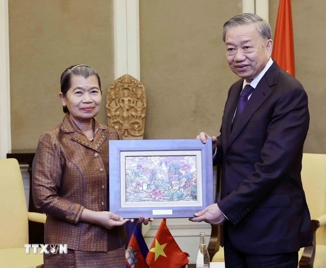 Chủ tịch nước Tô Lâm đề nghị Hội Hữu nghị Việt Nam-Campuchia đẩy mạnh giao lưu hữu nghị nhân dân Chủ tịch nước Tô Lâm đề nghị Hội Hữu nghị Việt Nam-Campuchia đẩy mạnh giao lưu hữu nghị nhân dân