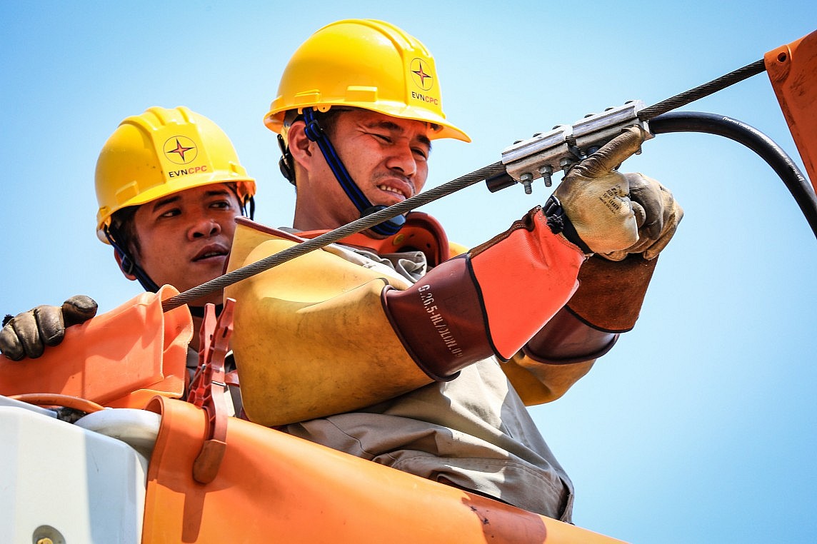 Đẩy nhanh tiến độ các dự án nguồn và lưới điện Đẩy nhanh tiến độ các dự án nguồn và lưới điện