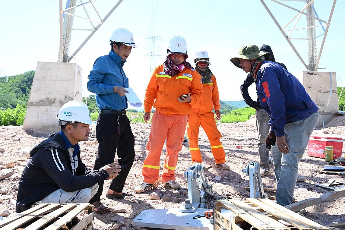 Những hình ảnh mới nhất trên công trường đường dây 500kV mạch 3