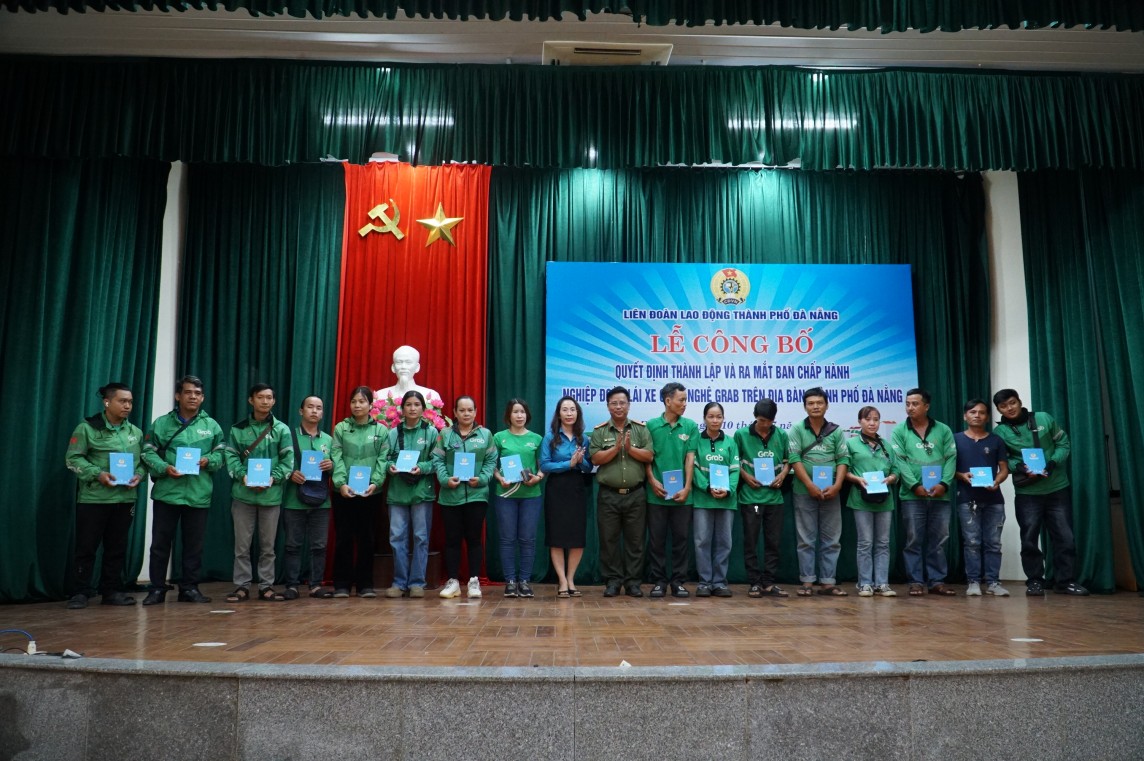 Nữ tướng U60 và nghiệp đoàn lái xe công nghệ thành phố Đà Nẵng