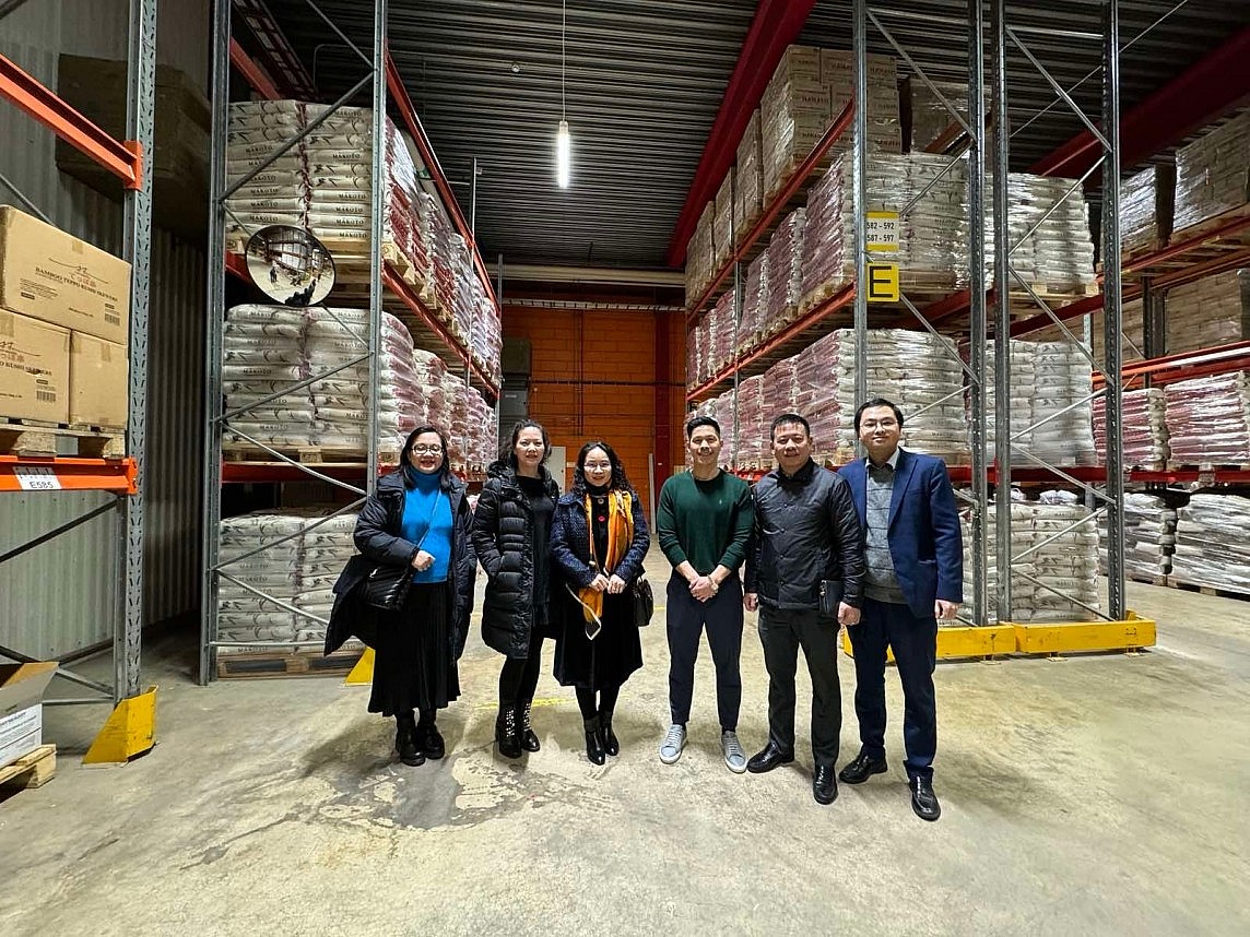 Ấm áp câu chuyện “bắc cầu” hàng Việt Ấm áp câu chuyện “bắc cầu” hàng Việt