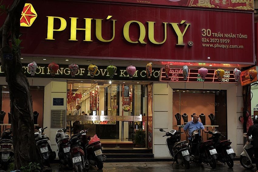 Các cửa hàng trên con phố sầm uất rơi vào cảnh vắng khách nhiều ngày nay Các cửa hàng trên con phố sầm uất rơi vào cảnh vắng khách nhiều ngày nay