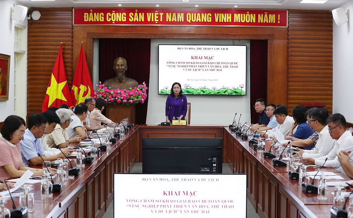 Thứ trưởng Bộ VHTTDL Trịnh Thị Thuỷ, Trưởng BTC dự và phát biểu chỉ đạo tại chương trình Thứ trưởng Bộ VHTTDL Trịnh Thị Thuỷ, Trưởng BTC dự và phát biểu chỉ đạo tại chương trình