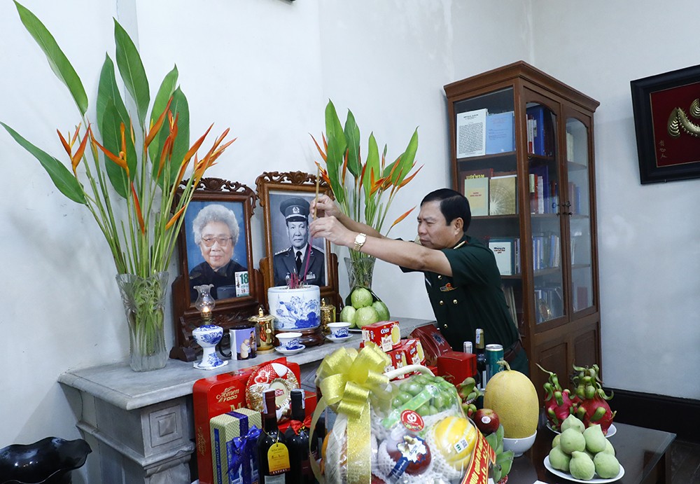 Bộ Quốc phòng: Tưởng niệm, tri ân các đồng chí nguyên lãnh đạo Đảng, Nhà nước, Quân đội Bộ Quốc phòng: Tưởng niệm, tri ân các đồng chí nguyên lãnh đạo Đảng, Nhà nước, Quân đội