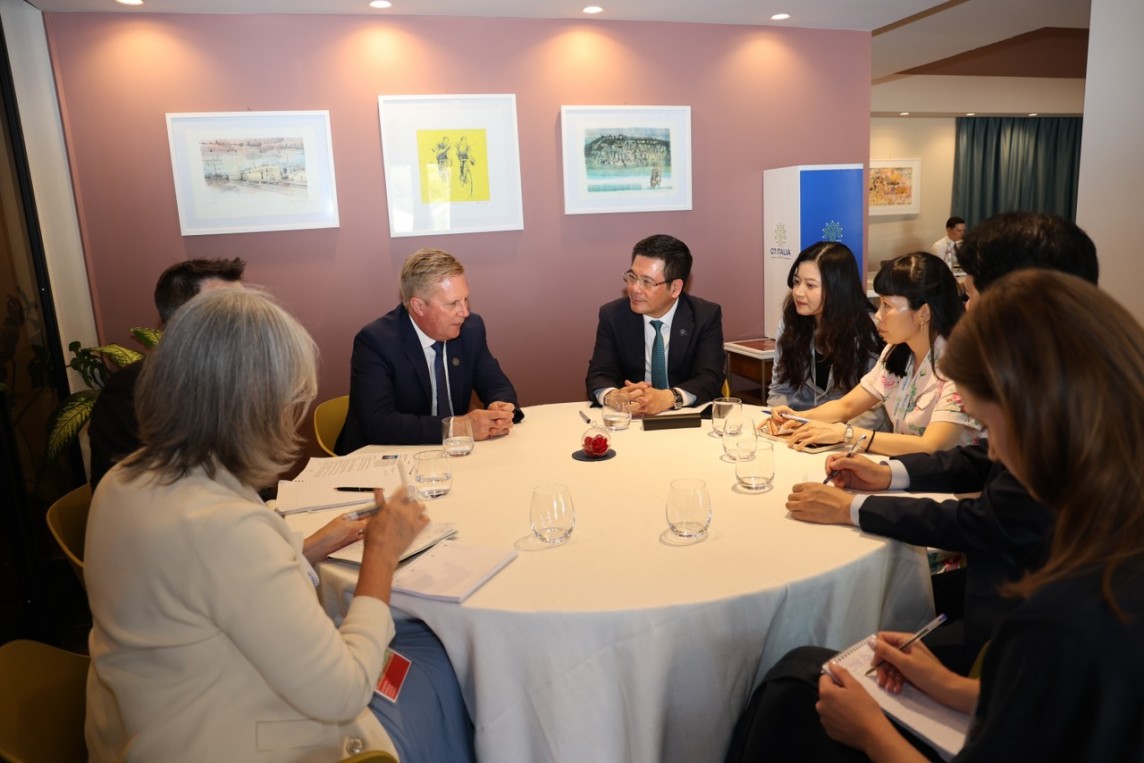 Bộ trưởng Nguyễn Hồng Diên tiếp xúc song phương với Bộ trưởng Thương mại New Zealnad