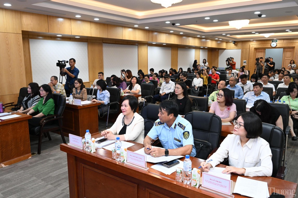 Tăng cường quản lý an toàn thực phẩm trên môi trường thương mại điện tử, tạo niềm tin cho người tiêu dùng Tăng cường quản lý an toàn thực phẩm trên môi trường thương mại điện tử, tạo niềm tin cho người tiêu dùng