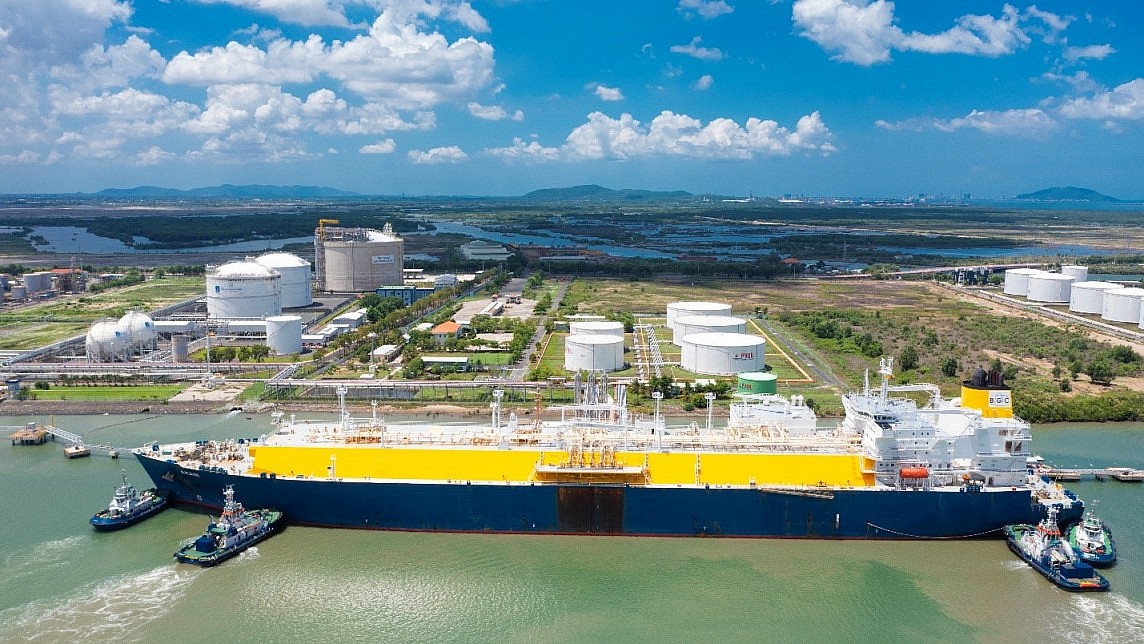 PV GAS là doanh nghiệp đầu tiên và duy nhất đủ điều kiện xuất nhập khẩu LNG, đồng thời sở hữu hệ thống hạ tầng kho cảng LNG hoàn chỉnh tại Việt Nam PV GAS là doanh nghiệp đầu tiên và duy nhất đủ điều kiện xuất nhập khẩu LNG, đồng thời sở hữu hệ thống hạ tầng kho cảng LNG hoàn chỉnh tại Việt Nam