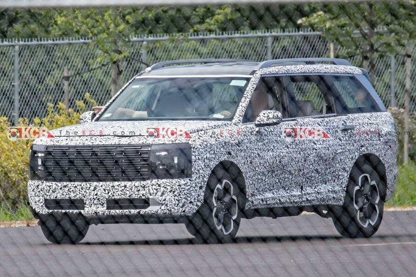 Hyundai Palisade trên đường chạy thử. 