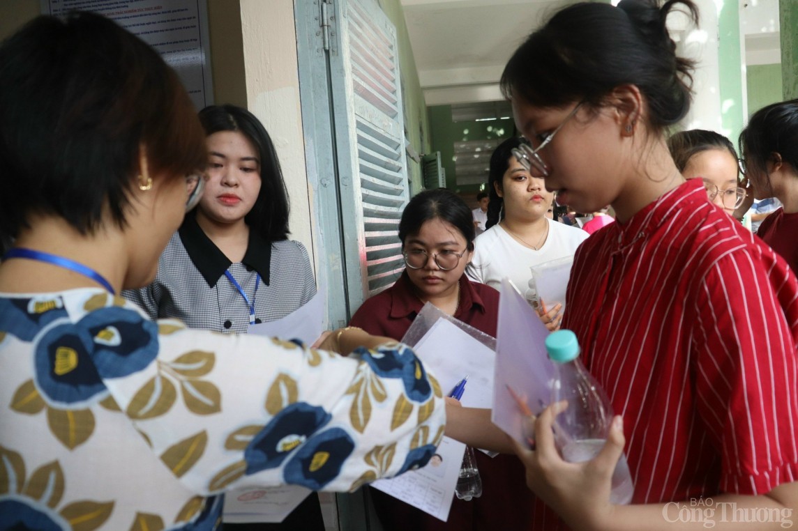 Nữ sinh ‘trường huyện’ trở thành Thủ khoa khối của Đà Nẵng năm 2024 Nữ sinh ‘trường huyện’ trở thành Thủ khoa khối của Đà Nẵng năm 2024
