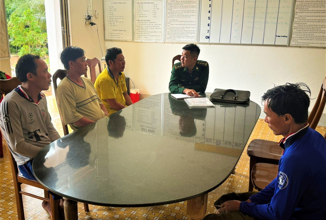 Bà Rịa - Vũng Tàu: Chìm tàu cá, 5 ngư dân ôm can nhựa trôi dạt trên biển Bà Rịa - Vũng Tàu: Chìm tàu cá, 5 ngư dân ôm can nhựa trôi dạt trên biển