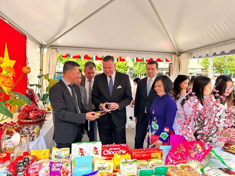 Cộng đồng người Việt Nam tại Hungary: Phát huy vai trò cầu nối, thúc đẩy tăng trưởng kinh tế Cộng đồng người Việt Nam tại Hungary: Phát huy vai trò cầu nối, thúc đẩy tăng trưởng kinh tế