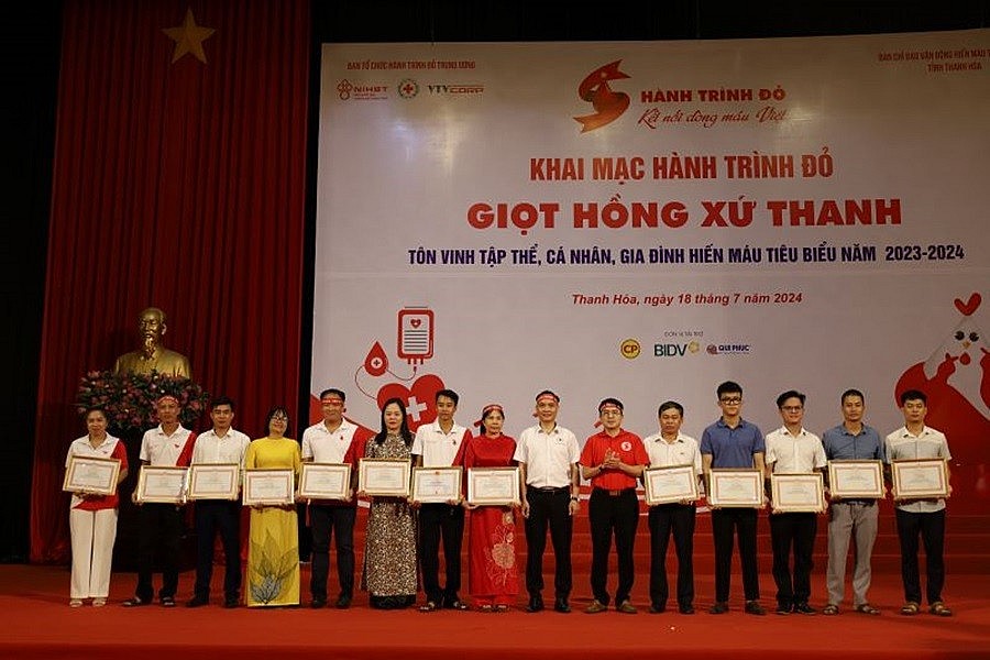 Thanh Hóa: Khai mạc “Hành trình đỏ - Kết nối dòng máu Việt” Thanh Hóa: Khai mạc “Hành trình đỏ - Kết nối dòng máu Việt”