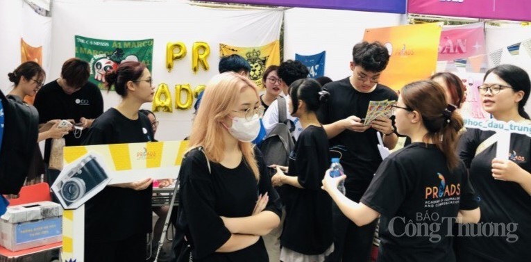 Để lựa chọn ngành nghề, thí sinh cần tìm được ra sở trường, đam mê, xem dự báo xu hướng việc làm tương lai từ các nguồn chính thống Để lựa chọn ngành nghề, thí sinh cần tìm được ra sở trường, đam mê, xem dự báo xu hướng việc làm tương lai từ các nguồn chính thống