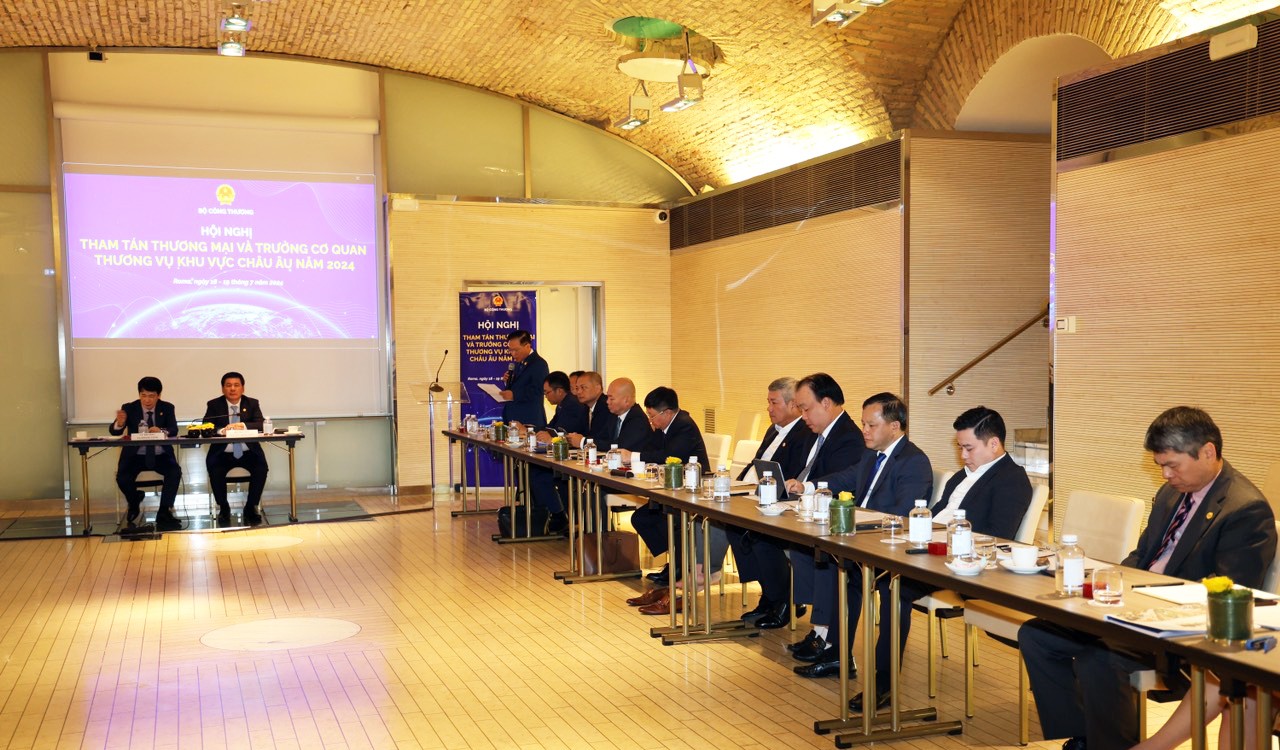 Bộ trưởng Nguyễn Hồng Diên chủ trì Hội nghị Tham tán Thương mại khu vực châu Âu Bộ trưởng Nguyễn Hồng Diên chủ trì Hội nghị Tham tán Thương mại khu vực châu Âu