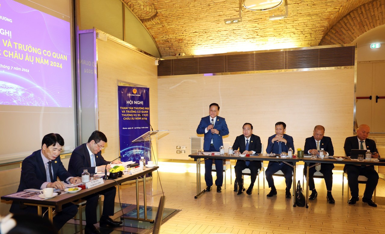 Bộ trưởng Nguyễn Hồng Diên: Thương vụ cần phát huy tốt hơn vai trò tiền tuyến, thúc đẩy tăng trưởng xuất khẩu Bộ trưởng Nguyễn Hồng Diên: Thương vụ cần phát huy tốt hơn vai trò tiền tuyến, thúc đẩy tăng trưởng xuất khẩu