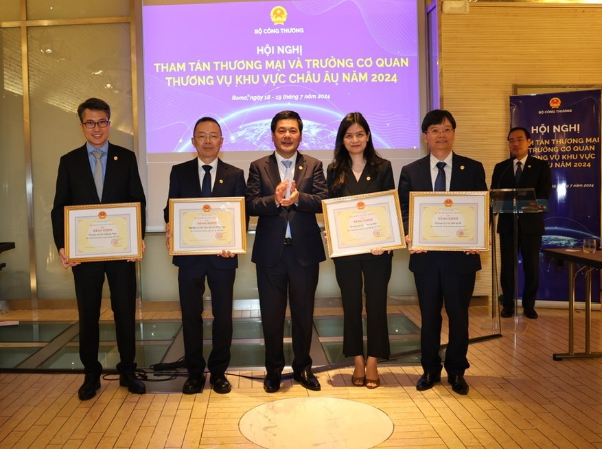 Hệ thống Thương vụ cần phát huy tốt hơn vai trò tiền tuyến, thúc đẩy tăng trưởng xuất khẩu Hệ thống Thương vụ cần phát huy tốt hơn vai trò tiền tuyến, thúc đẩy tăng trưởng xuất khẩu