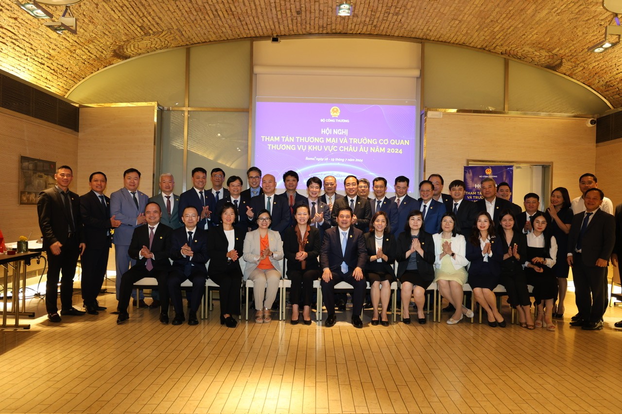 Chùm ảnh: Bộ trưởng Nguyễn Hồng Diên chủ trì Hội nghị Tham tán Thương mại khu vực châu Âu