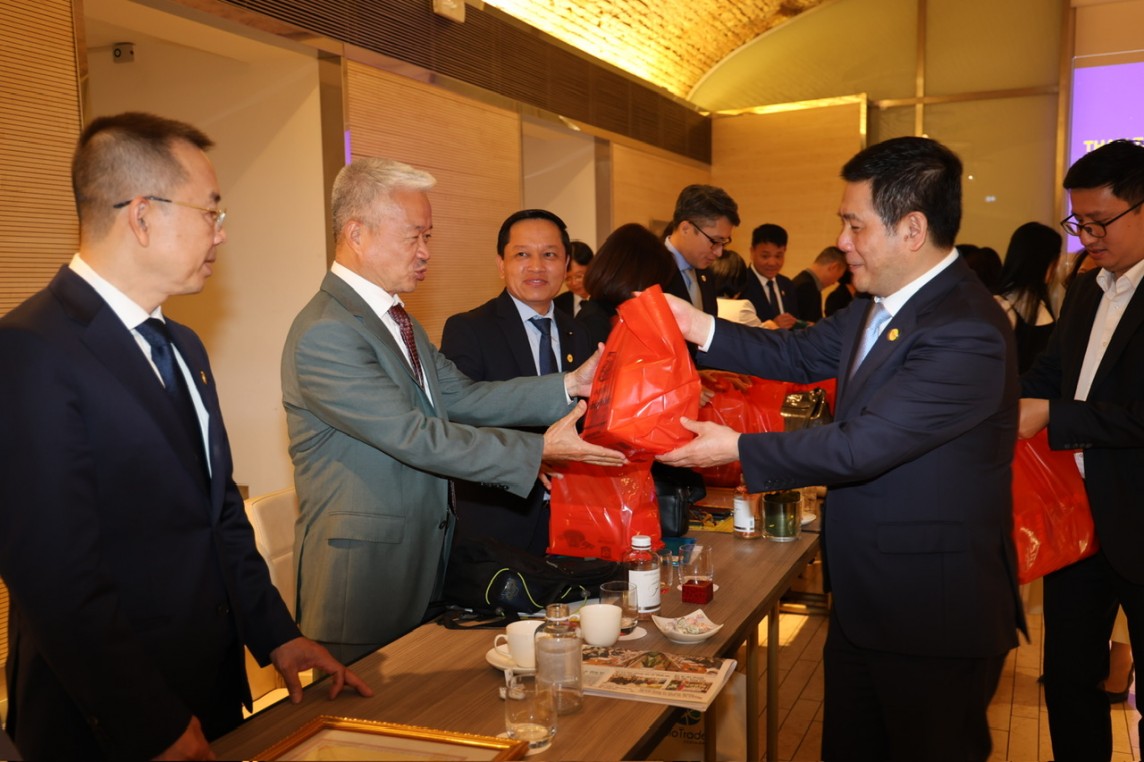 Chùm ảnh: Bộ trưởng Nguyễn Hồng Diên chủ trì Hội nghị Tham tán Thương mại khu vực châu Âu