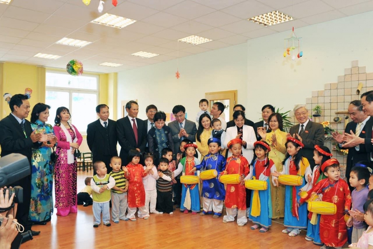 kiều bào châu Âu bày tỏ niềm tiếc thương tới tổng bí thư nguyễn phú trọng hình ảnh 1 kieu bao chau Au bay to niem tiec thuong toi tong bi thu nguyen phu trong hinh anh 1